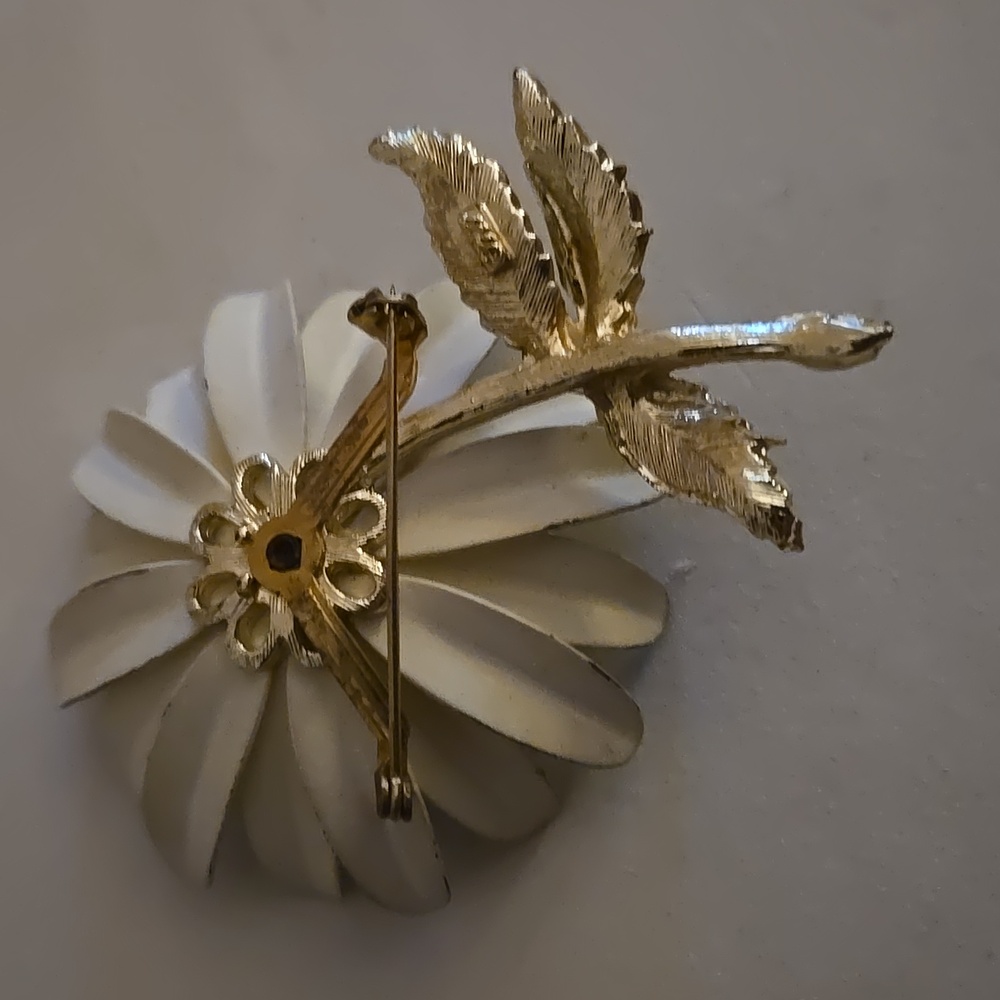 Elegant Yellow Flower Brooch with Pearl Accent - Picture 2 of 2